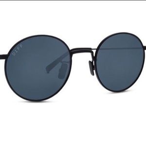 DIFF DAISY Matte black sunglasses